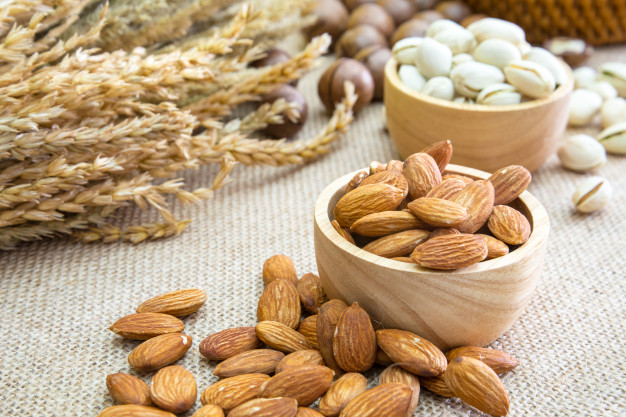 Hạt Hạnh Nhân Mỹ Tách Vỏ Nướng Smile Nuts Hộp 500g