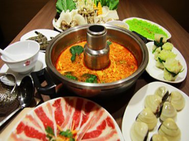 Du lịch Hà Nội tìm hiểu những quán ăn ‘chém đẹp’ vẫn đông khách