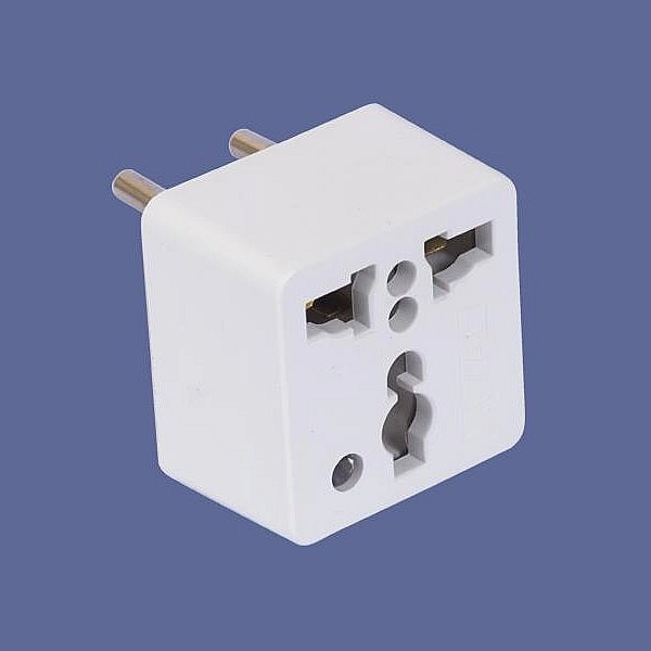 Phích cắm chuyển đổi 2 chân thành 3 chân PO101