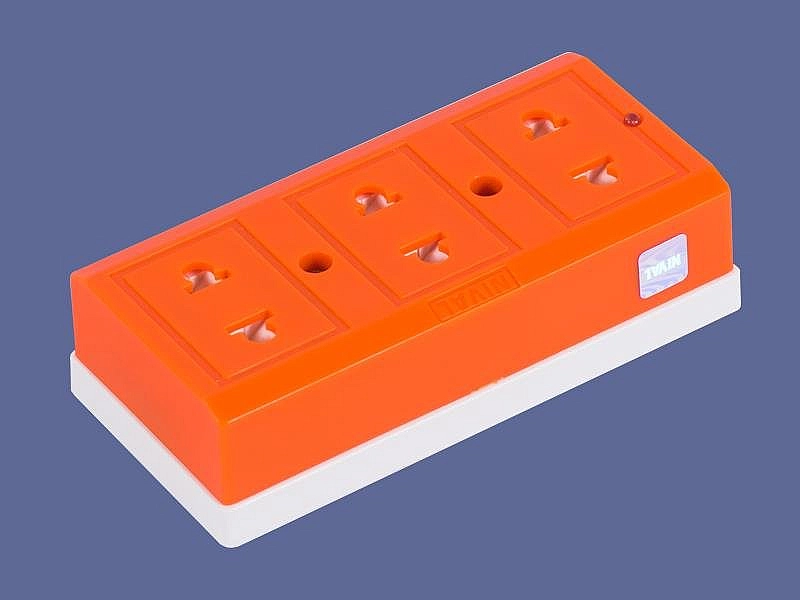 Ổ cắm 3 màu cam đế trắng DN306