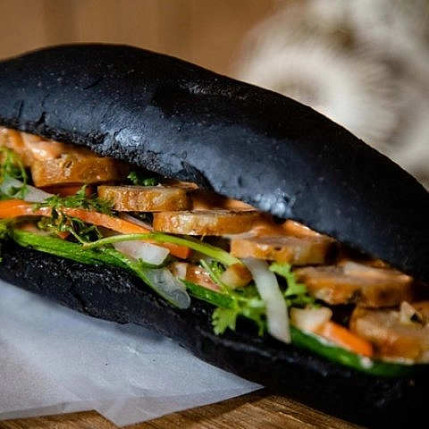 Bánh mì bóng đêm