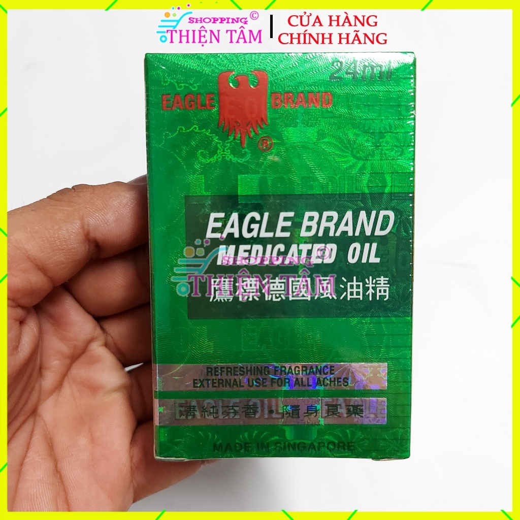 Thị trường Singapore Dầu gió xanh Con Ó Eagle Brand Medicated Oil giảm nhức đầu, cảm cúm, đau lưng, viêm khớp